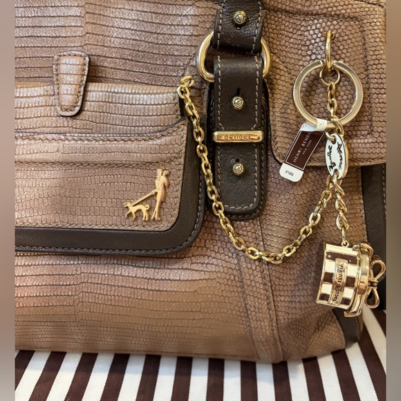 HENRI BENDEL 3/fer Emboss Leather Satchel “LADY WALKING DOG” & NWT Large Key Fob - Picture 3 of 16